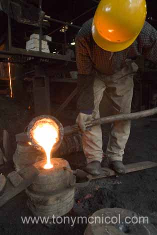 Making cast iron kettles in Iwate Northern Japan