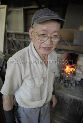 knife-workshop-owner knife-workshop-owner